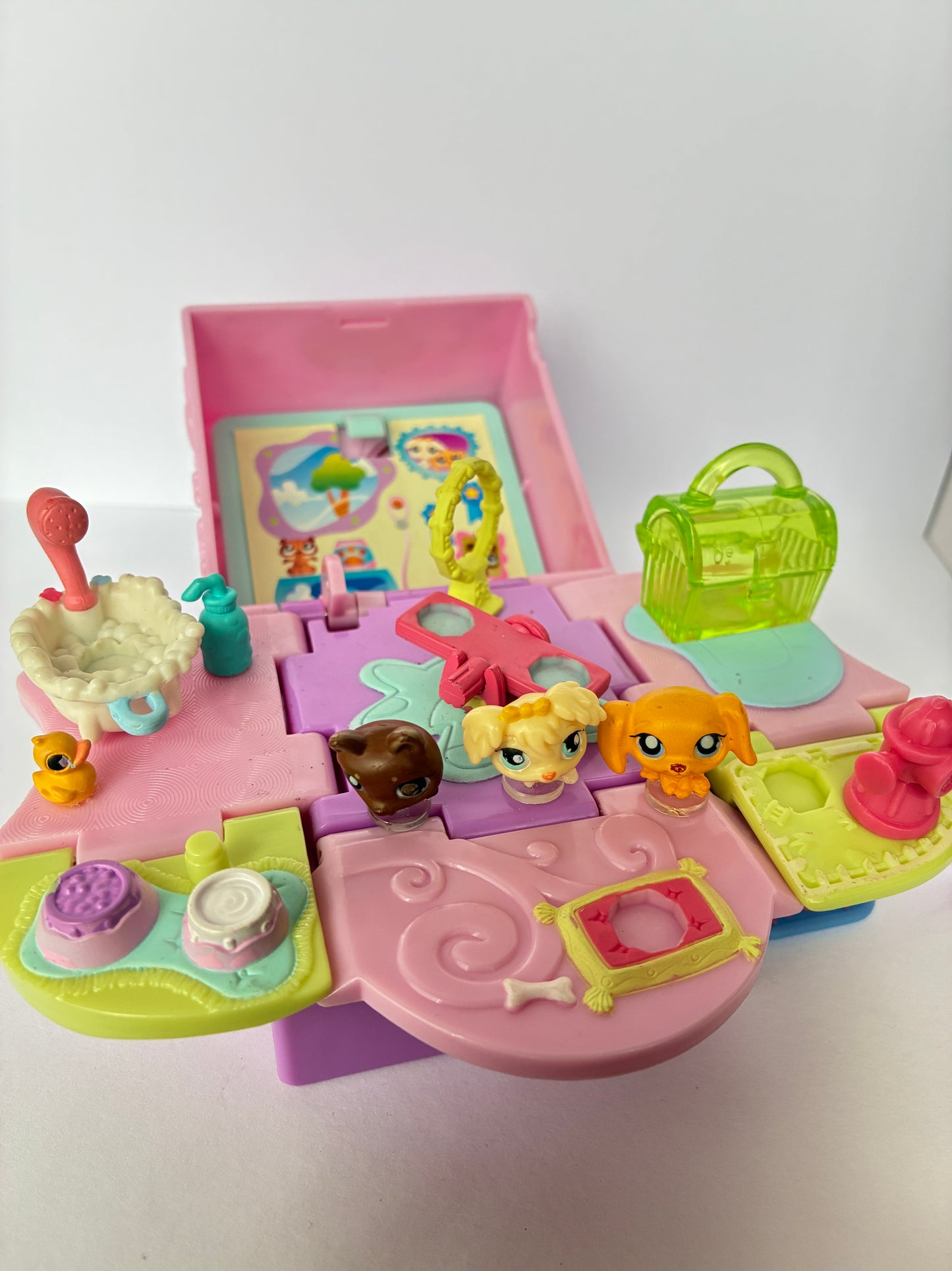 Lps Teeniest Tiniest Pet Shop Compact Playset - With Original Puppy Dogs