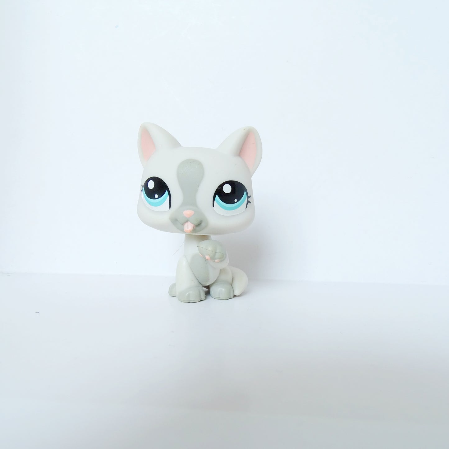 Lps 1472 Paw Up Cat