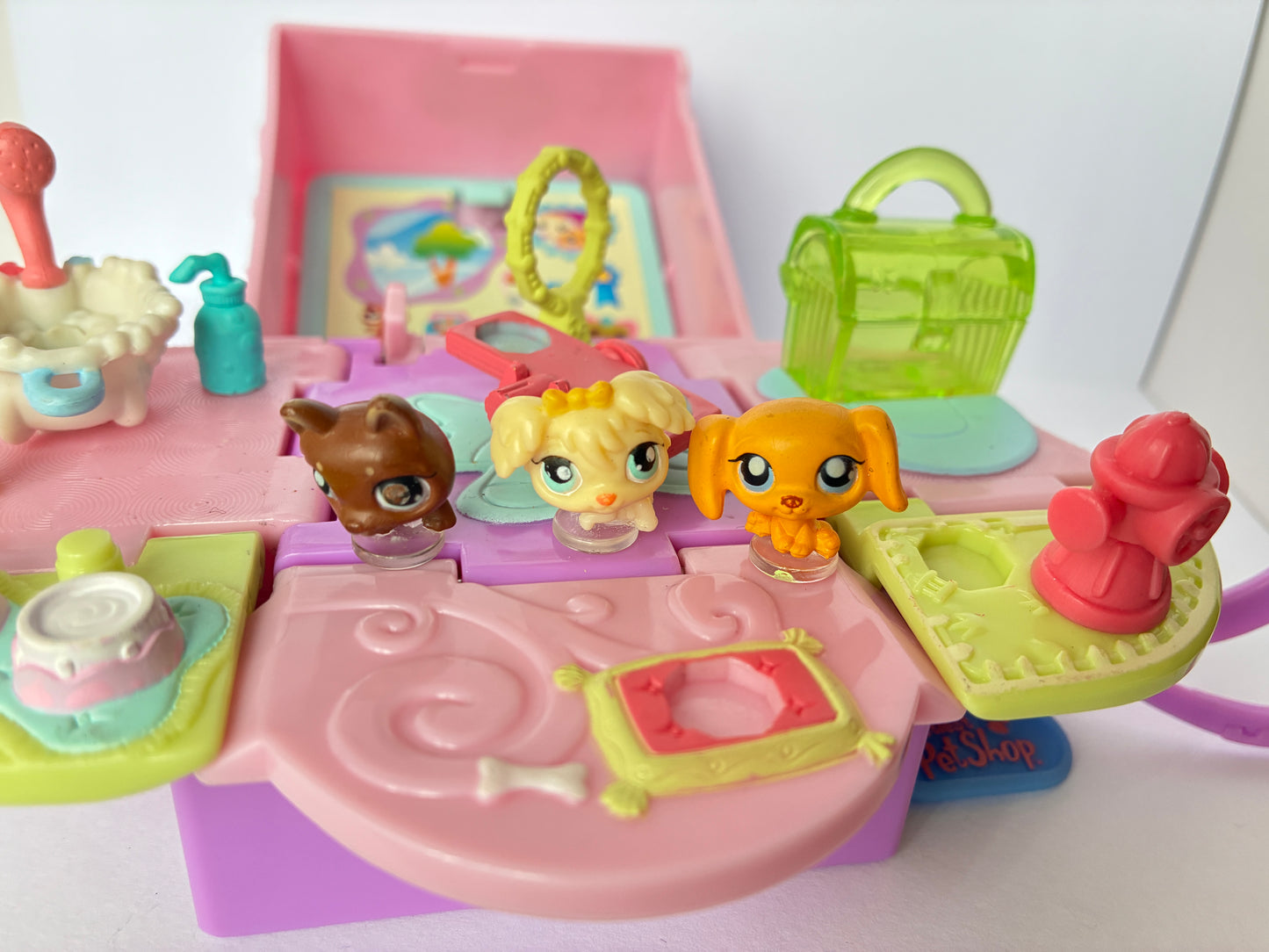 Lps Teeniest Tiniest Pet Shop Compact Playset - With Original Puppy Dogs