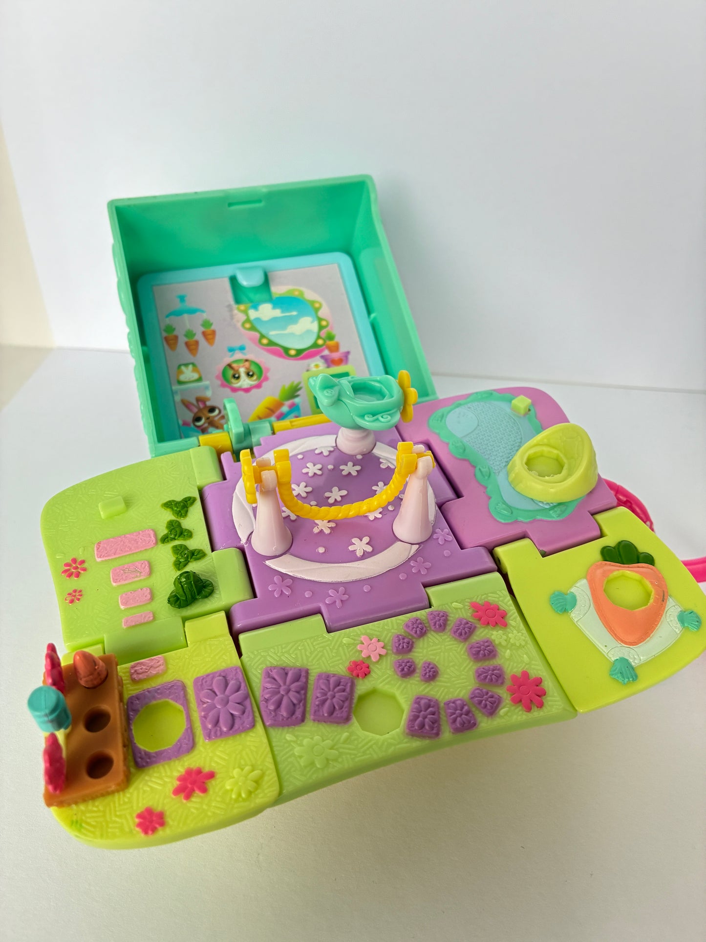 Lps Teeniest Tiniest Pet Shop Compact Playset - With Original Bunny Rabbits