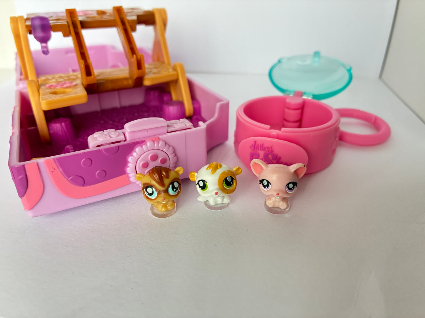 Lps Teeniest Tiniest Pet Shop Compact Playset - With 3 Original Teensie Pets