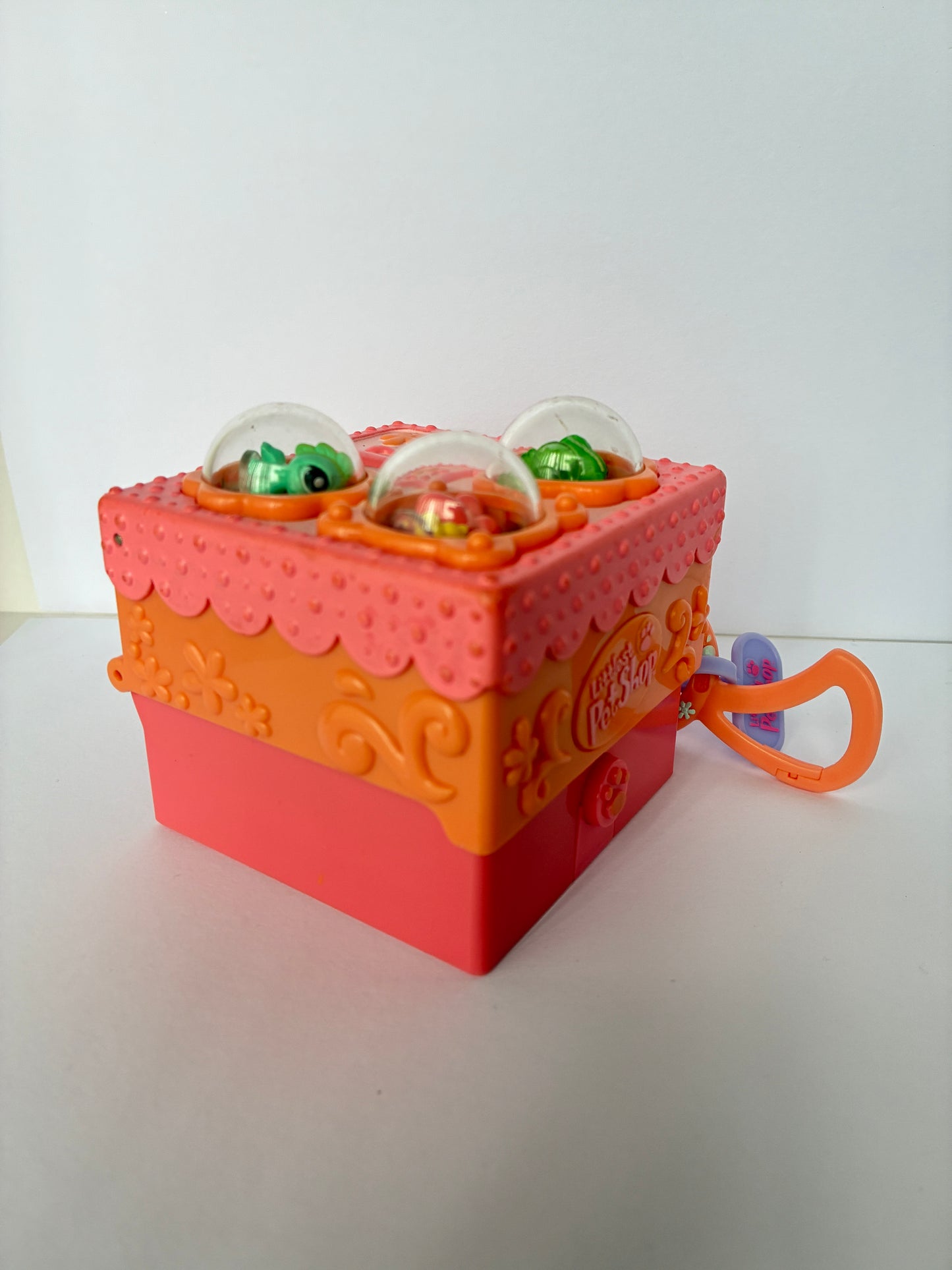 Lps Teeniest Tiniest Pet Shop Pop Up Compact Playset - With 3 Original Pets