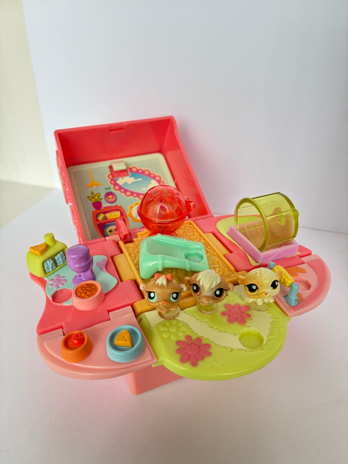 Lps Teeniest Tiniest Pet Shop Compact Playset - With Original Hamsters
