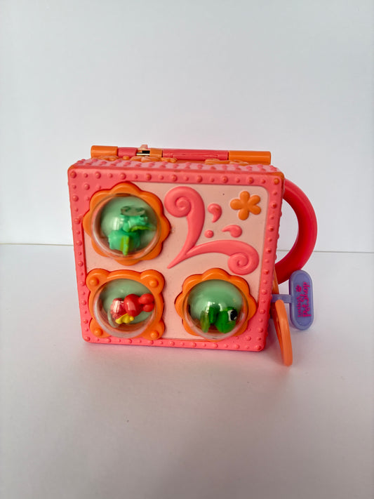 Lps Teeniest Tiniest Pet Shop Pop Up Compact Playset - With 3 Original Pets